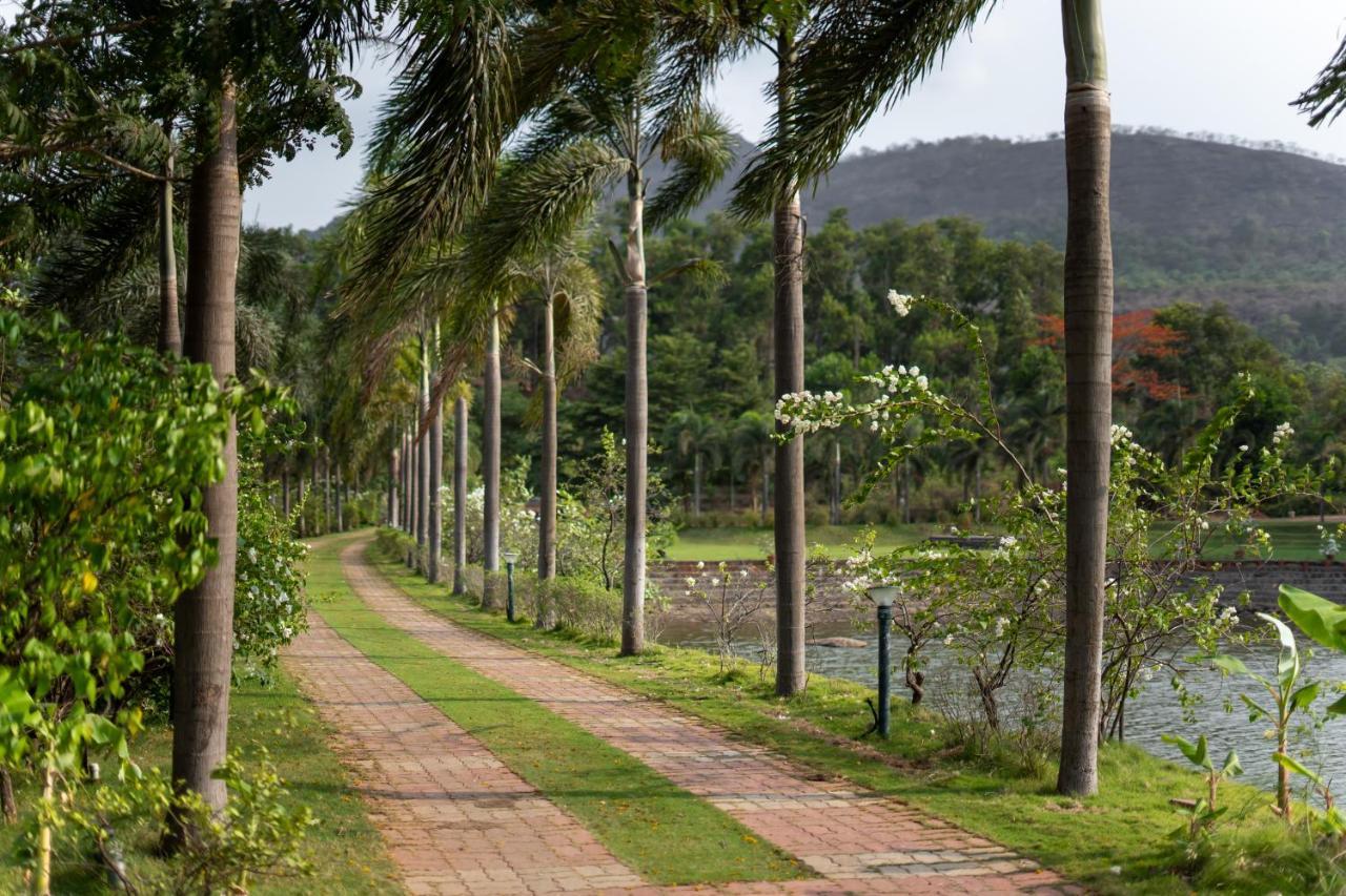 Oleander Farms, Karjat Hotel Kültér fotó
