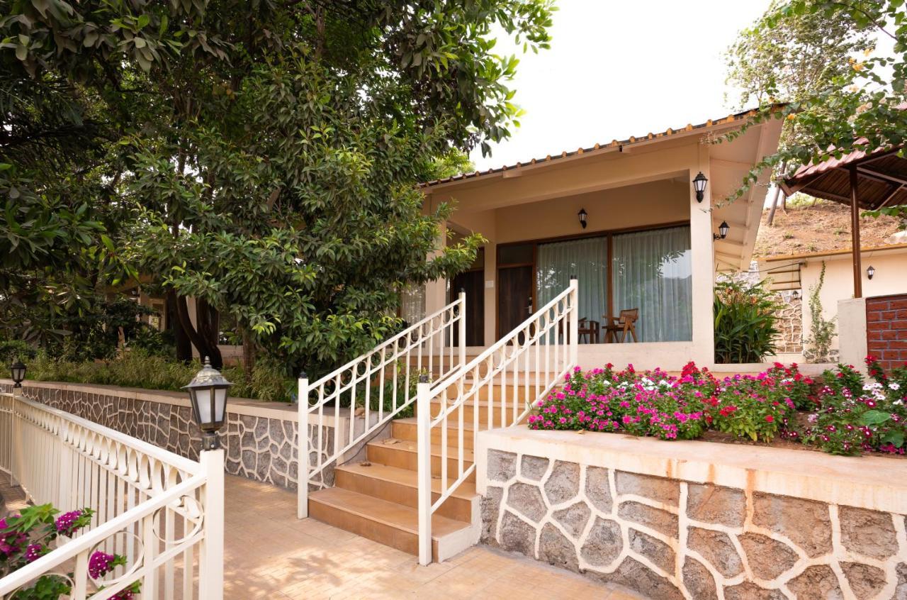 Oleander Farms, Karjat Hotel Kültér fotó